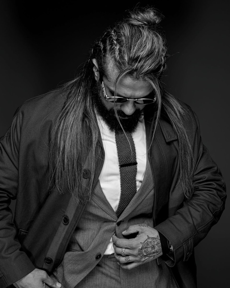 “EL IDOLO” ANDRADE better than MJF!!! tweet media