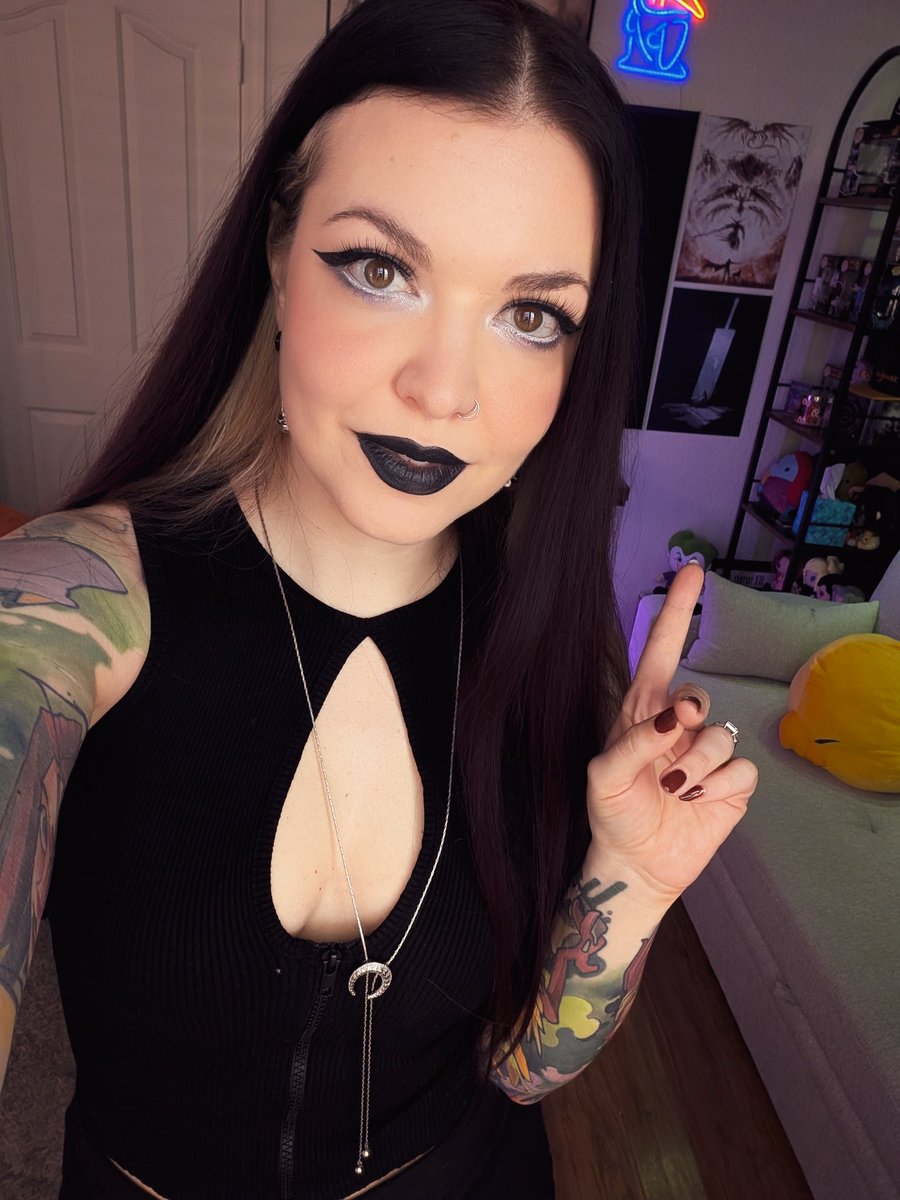 Killer V ✌️ tweet media