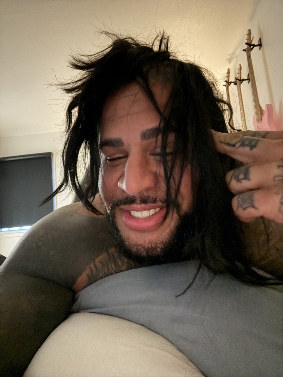 Tommy Vext tweet media