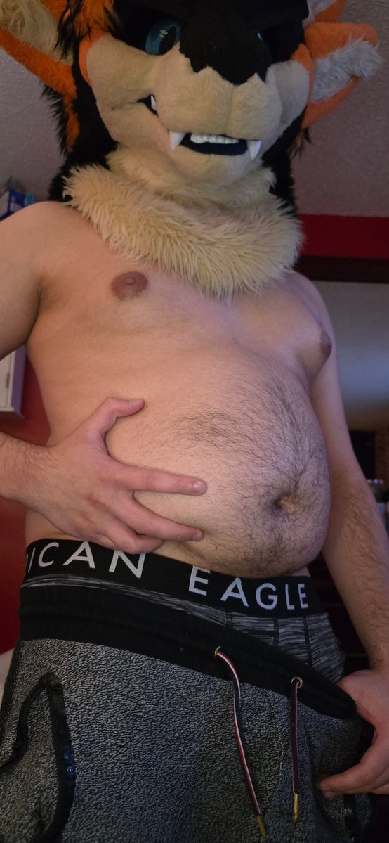 Lusty Dusty tweet media