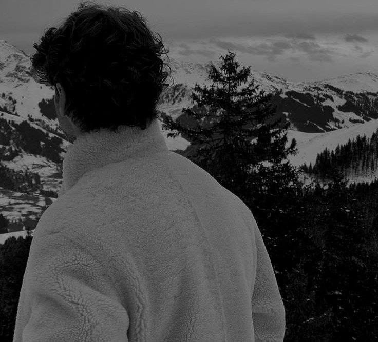 إن الشجاعة لا تعني إنك لست خائفًا ، الشجاعة معناها ان تكون خائفًا ، خائفًا جدًا لكنك تفعل الصواب رغم ذلك
#اقرا_وارتق١١