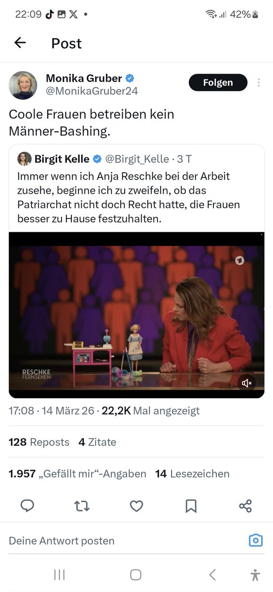 Kstenjunge3's tweet photo. Und was genau verstehen @MonikaGruber24 und @Birgit_Kelle
von klugen Frauen? Hat da jemand eine Antwort?
#MonikaGruber #BirgitKelle https://t.co/kZHRutFN0x