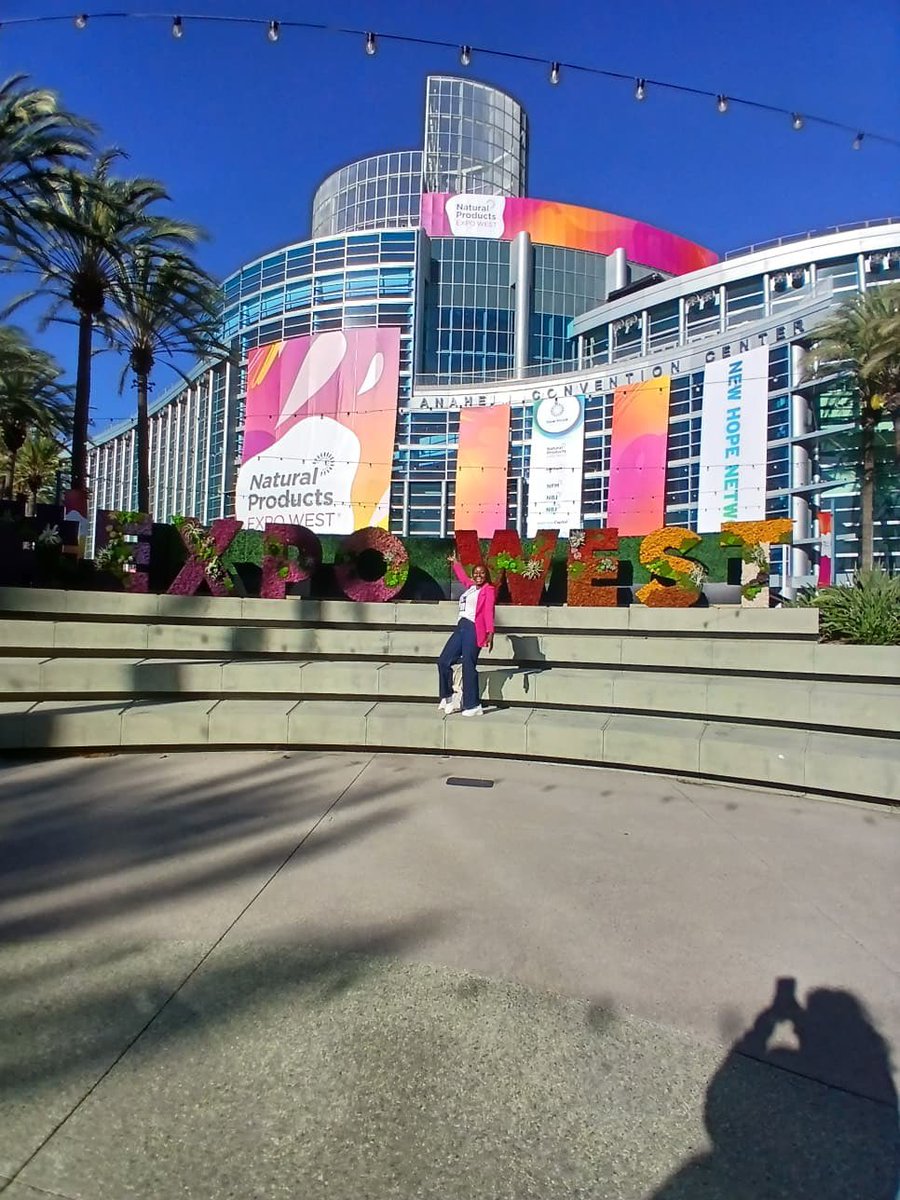 agrifarm2global's tweet image. Just back from Natural Products Expo West! Agritech Farm2Global connected Zimbabwean farmers with US buyers. Big thanks to U.S Embassy Harare! Local natural produce on the global map #Agritech #Farming #ExportReady @USEmbZim @alumniexchange