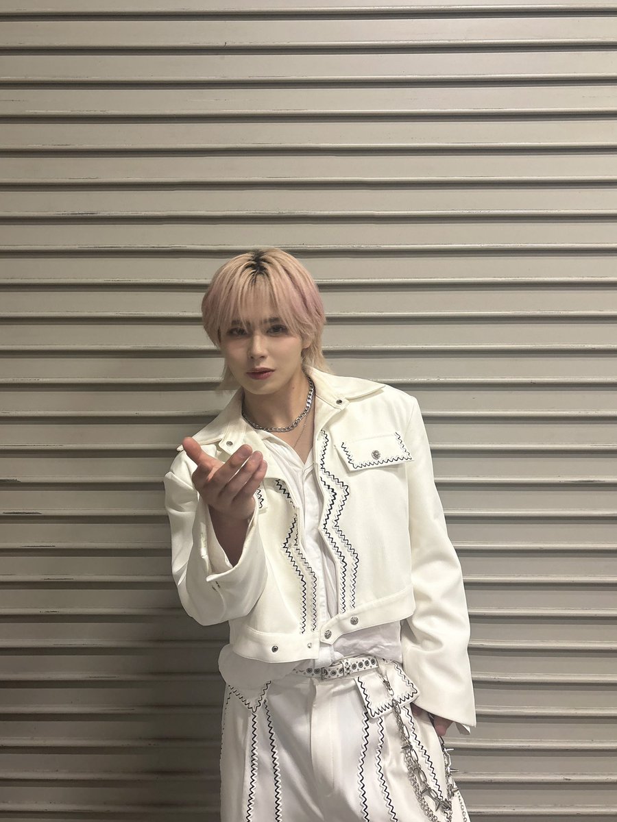 FAL(Def Class) tweet media