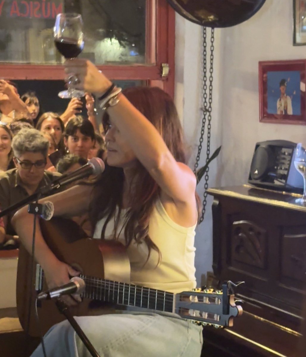 agus de agustina 💐 tweet media