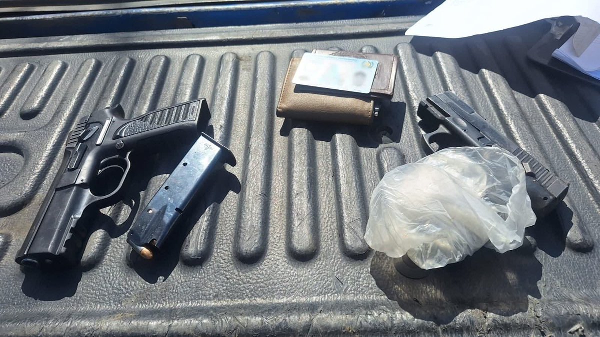 #ÚLTIMA HORA
POLICÍA SE ENFRENTA A DISPAROS CON SICARIOS EN CHIMALTENANGO.

Un agente de la PNC resultó herido tras enfrentarse a disparos con dos presuntos sicarios vinculados a la organización criminal Mara Salvatrucha.