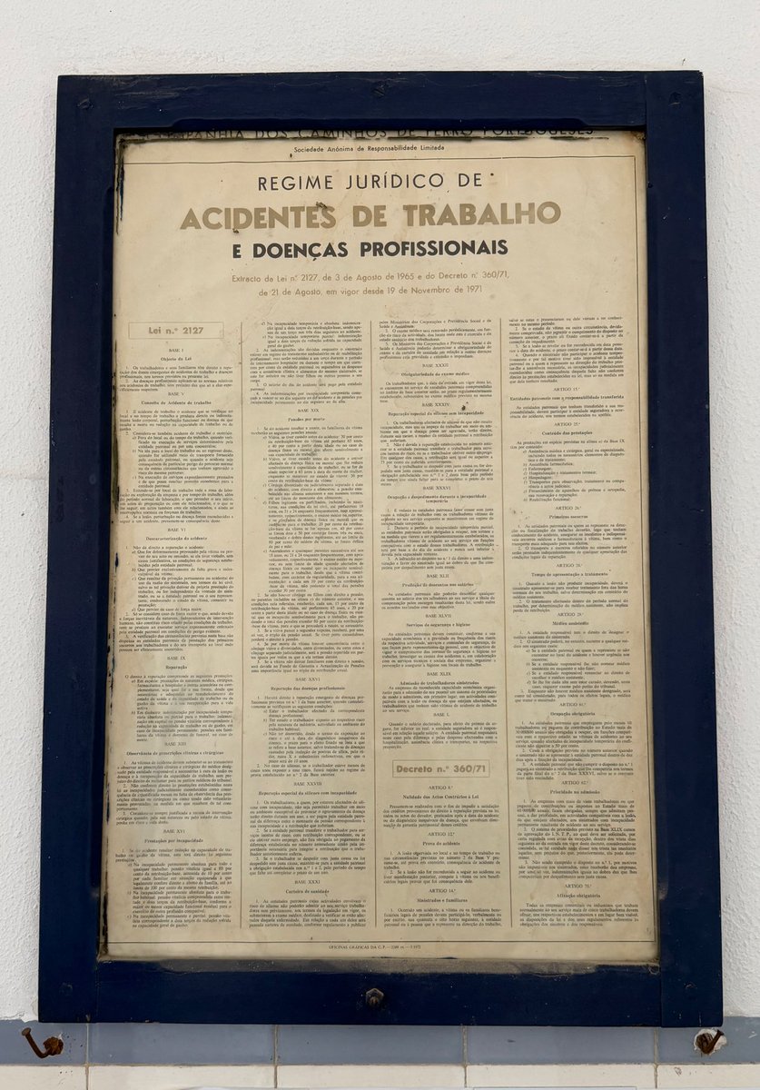 Informação de 1972 da Companhia de Caminhos de Ferro Portugueses, presente na Estação da Azambuja  (zona não aberta ao público) 

Uma relíquia ✨
