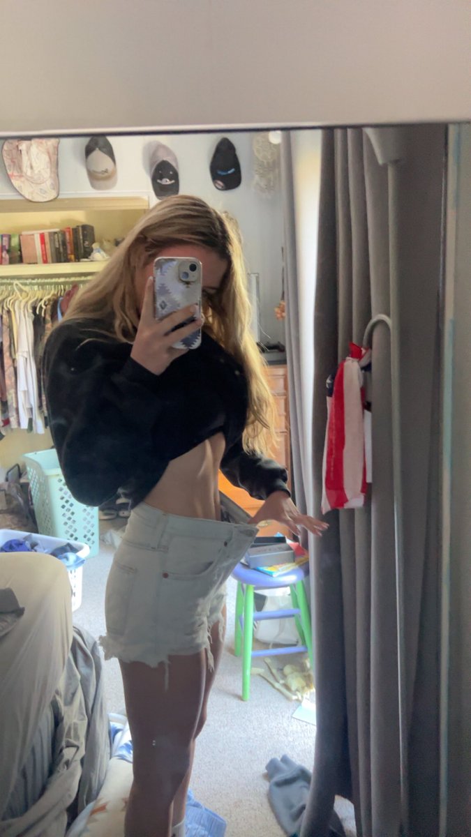 lostvirginmary's tweet photo. Slowly but surely…these used to be sooo tight https://t.co/HmwxQb5QV8