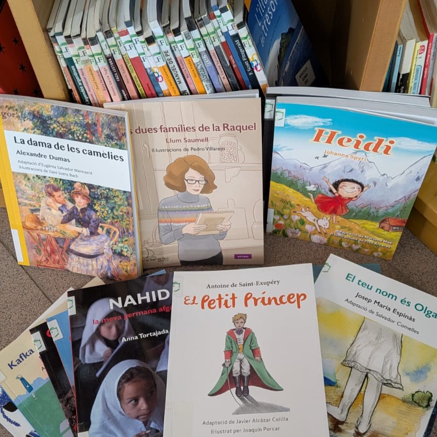 BiblioAlmenar's tweet photo. Continuem ampliant el nostre fons, aquest cop toca nous llibres de lectura fàcil. 
Aquests llibres són un gran recurs per a ensenyar estratègies lectores, millorar la comunicació i, sobretot, despertar el plaer de llegir.

@Lectfacil  
#LecturaFàcil #Llegim https://t.co/z32g9HLqz0
