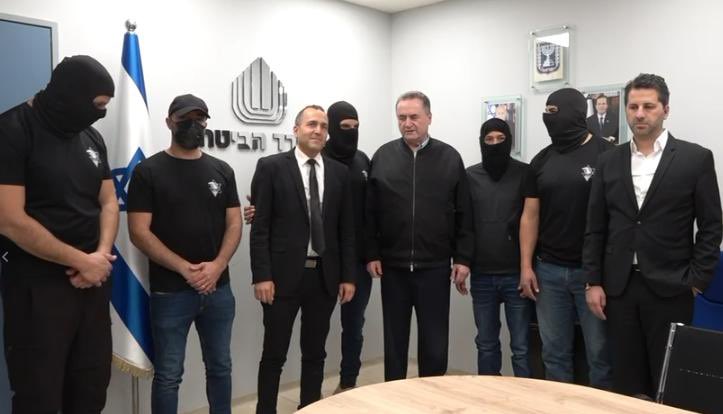 🔴 İsrail Savunma Bakanı Katz, Gazzeli bir tutsağa tecavüz ettikleri görüntüler ortaya çıkan askerleri ağırladı ve ordudaki görevlerine geri dönmeleri talimatı verdi.