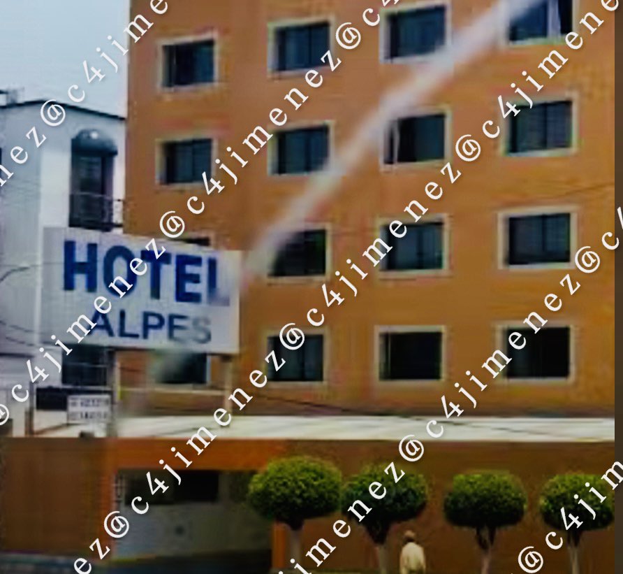 MATAN a MUJER en HOTEL de PASO de <a href="/BJAlcaldia/">Alcaldía de Benito Juárez</a>
Dentro de una habitación en este hotel en Calzada de Tlalpan, fue hallada sin vida Joanna, de 26 años.
Trabajaba como acompañante y llegó ahí a ver a un cliente.
El tipo se fue y la dejó muerta.
<a href="/FiscaliaCDMX/">Fiscalía CDMX</a> y <a href="/SSC_CDMX/">SSC CDMX</a> ya lo buscan.