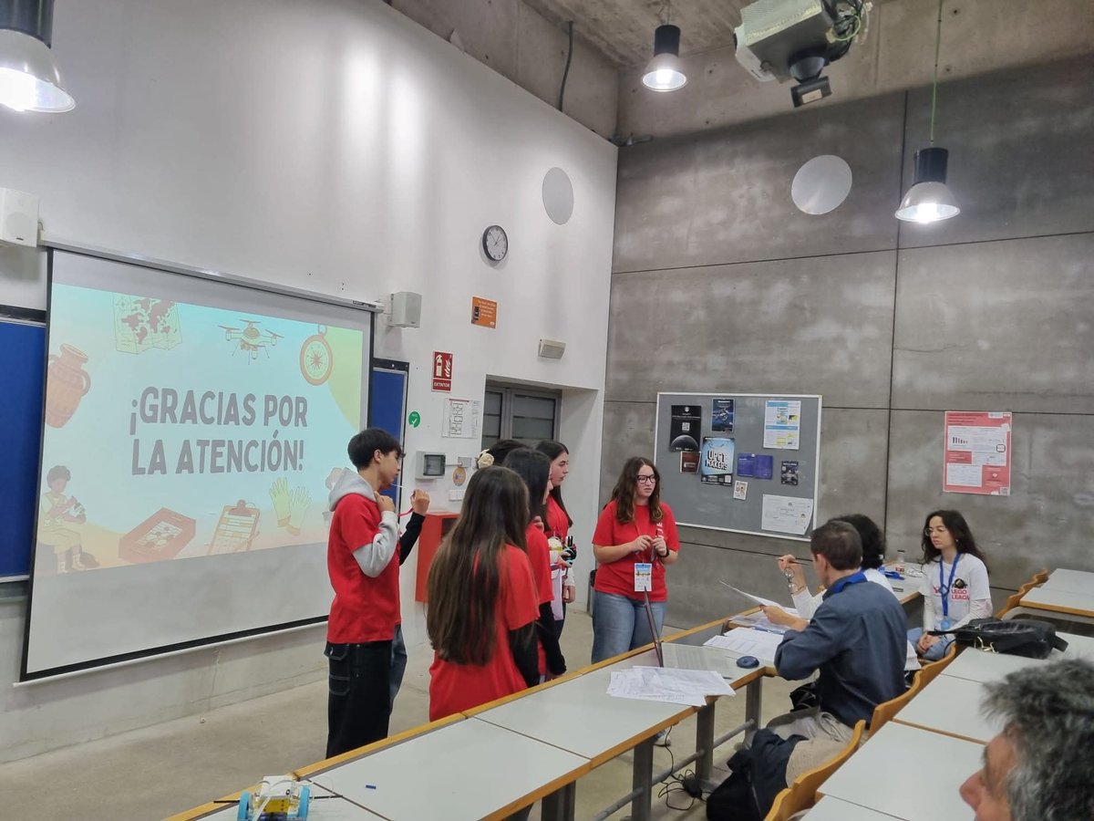 SanjeMARES's tweet photo. 🚦Nuestros alumnos de 3º ESO han participado este fin de semana en la @firstlegoleague.
Menudo equipazo💯
#FIRSTLEGOLeague
#iessanje https://t.co/o7cJRvv3aE