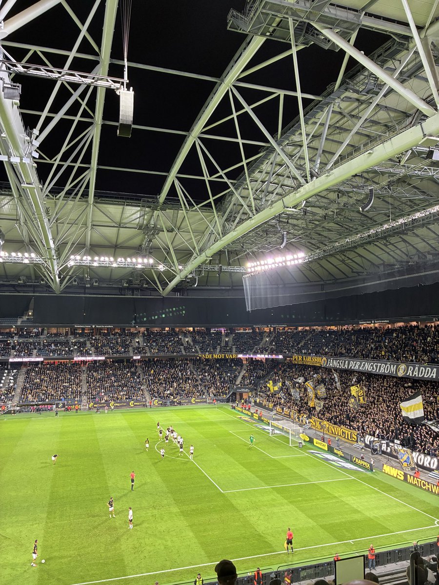 j__Broz's tweet photo. Moje @DestinaceFotbal ve Stockholmu⚽️🇸🇪
Už od srpna studuji v hlavním městě Švédska a od té doby jsem stihl navštívit všechny tři hlavní kluby… 🧵 Díky obrovským a moderním stadionům není problém sehnat vstupenky ve volném prodeji. https://t.co/zdX8Ut5SZj