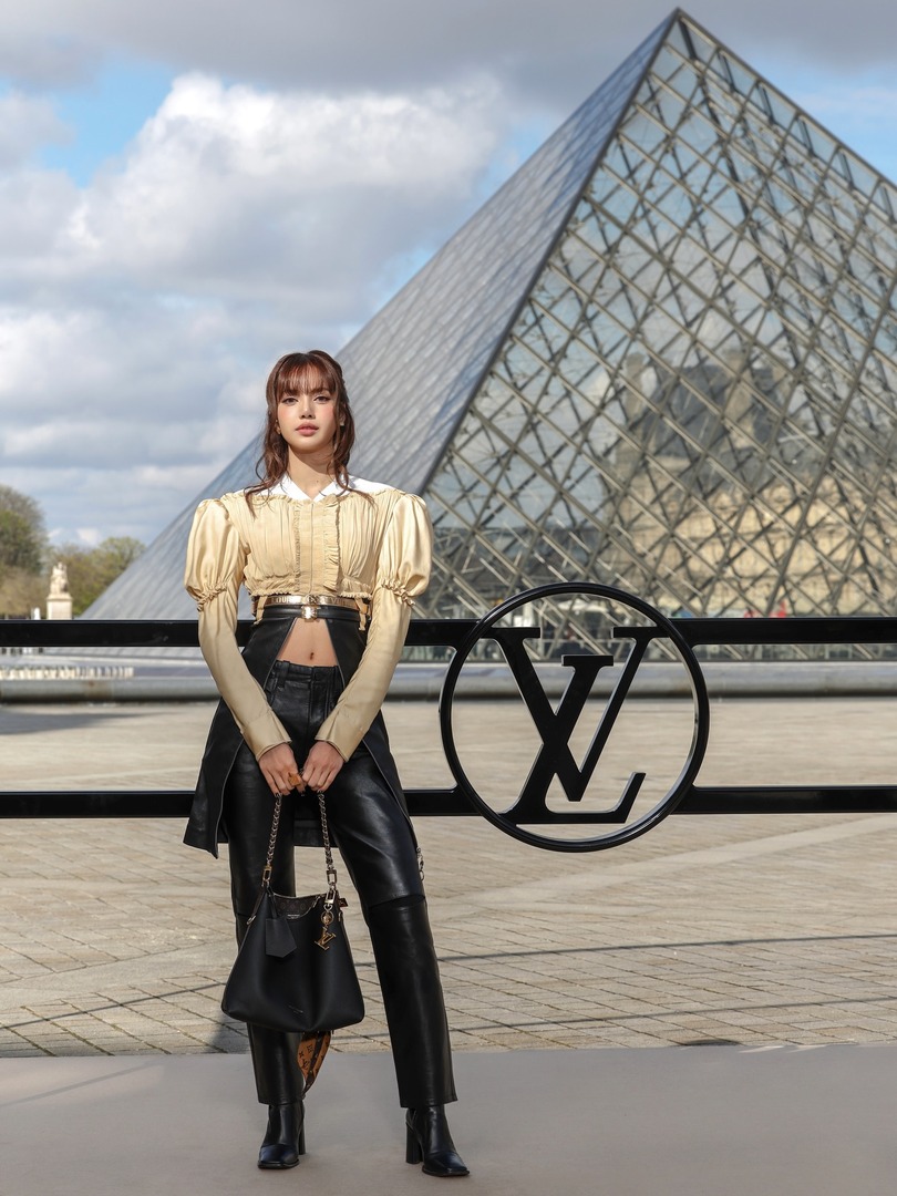 At this point it’s just #LISA's (<a href="/wearelloud/">LLOUD</a>) world 💗🖤 Link ups with <a href="/sanbenito/">Benito Antonio</a>, @louisvuitton shows and a <a href="/BLACKPINK/">BLACKPINKOFFICIAL</a>
 tour finale in Hong Kong