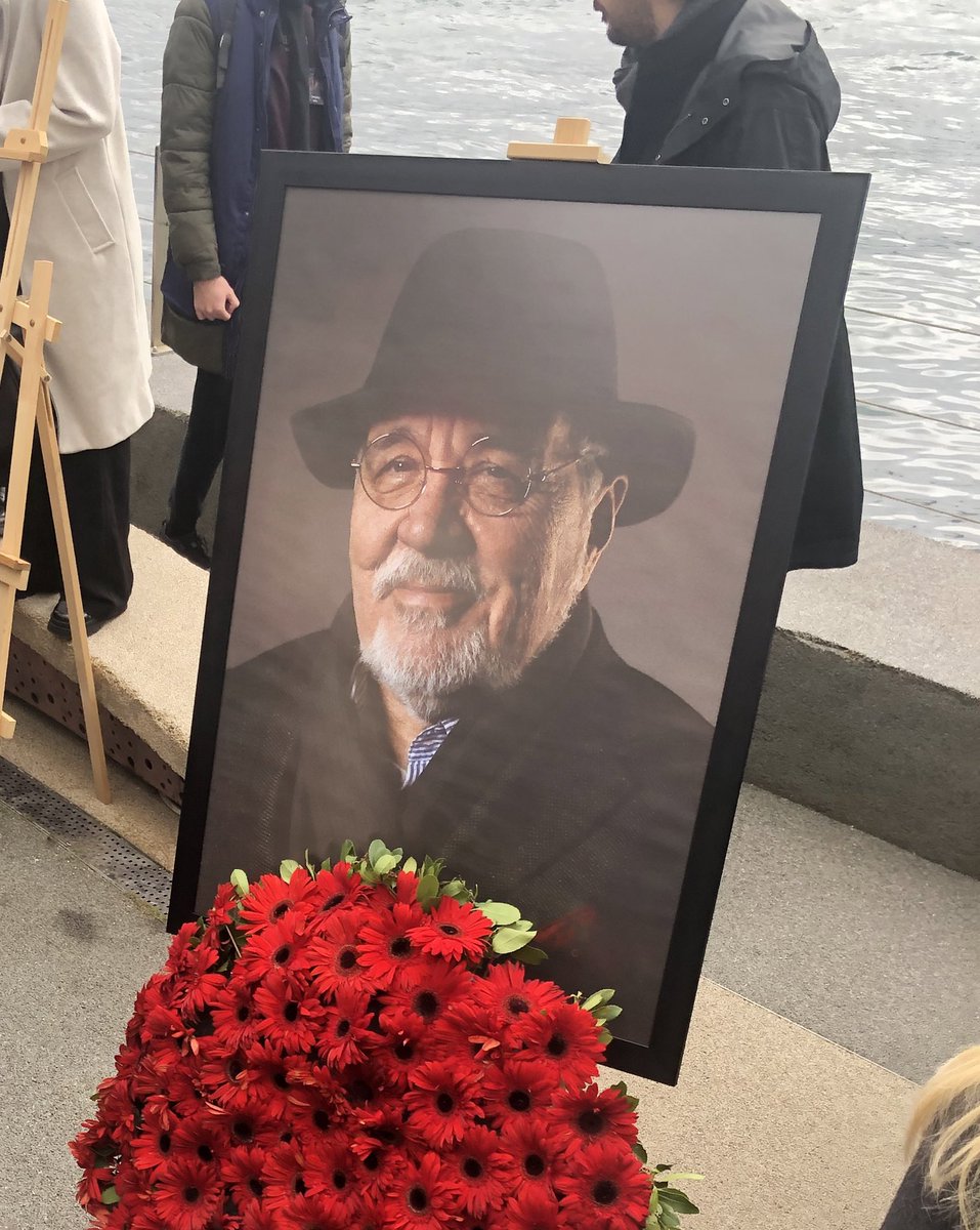 bunyaminyildrm's tweet photo. On bir ayın sultanı Ramazan’ın rahmet ikliminde, mübarek bir Cuma gününde Hakk’a yürüdü. Kadir Gecesi’nin nuruyla toprağa emanet edildi. Rahmeti bol, mekânı cennet olsun…
#İlberOrtaylı https://t.co/NfvLdBMl0X