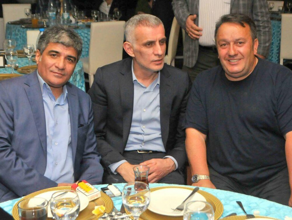 Şarkılar, türküler ve samimi bir sohbet masası... 🥀

Büyük usta İbrahim Erkal; İbrahim Hacıosmanoğlu ve İsmail Türüt ile birlikte.

#İbrahimErkal #İbrahimHacıosmanoğlu #İsmailTürüt #Nostalji #Arşiv