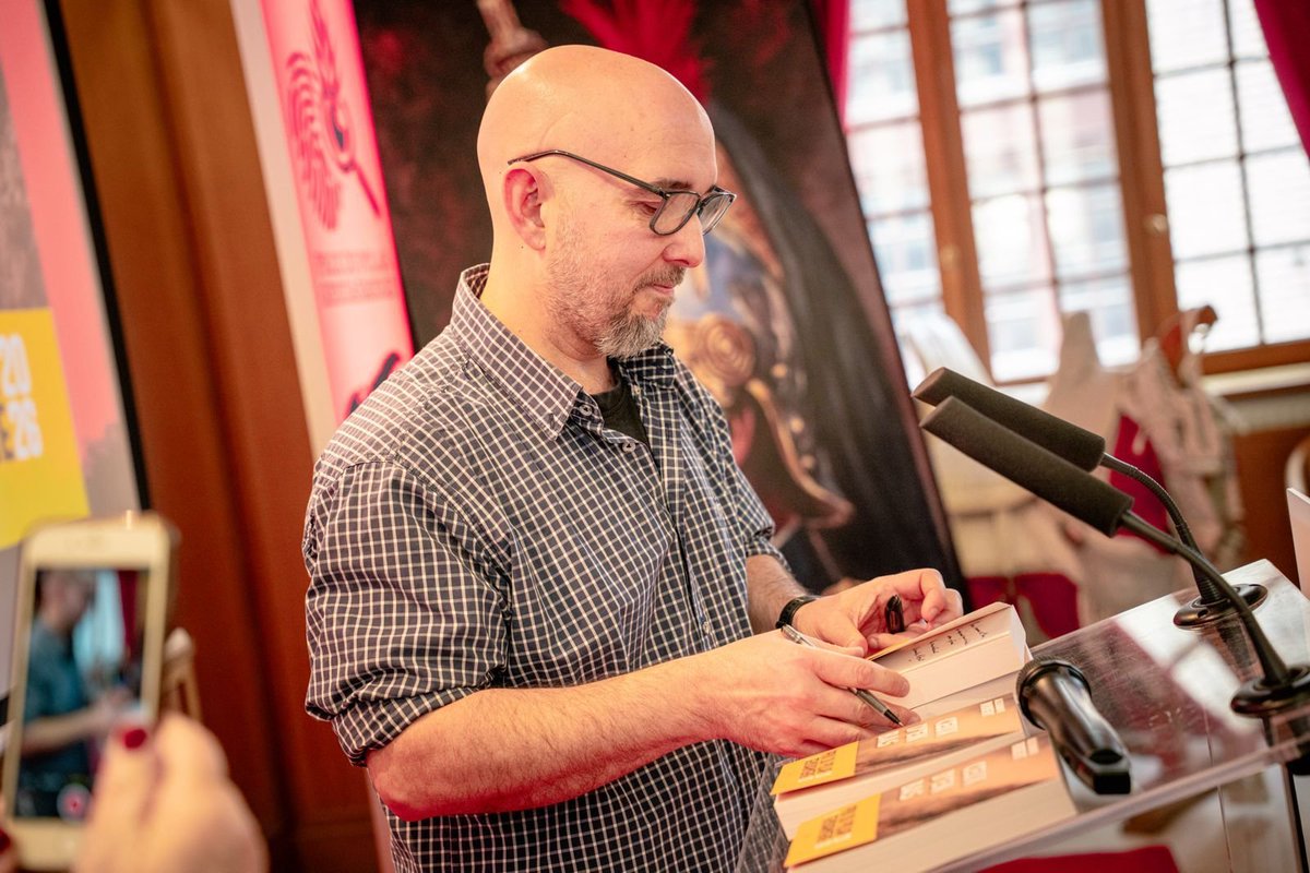 #Lecture 📚 Bravo à Alexandre Robert, auteur de « Ceux d'en bas » aux ...