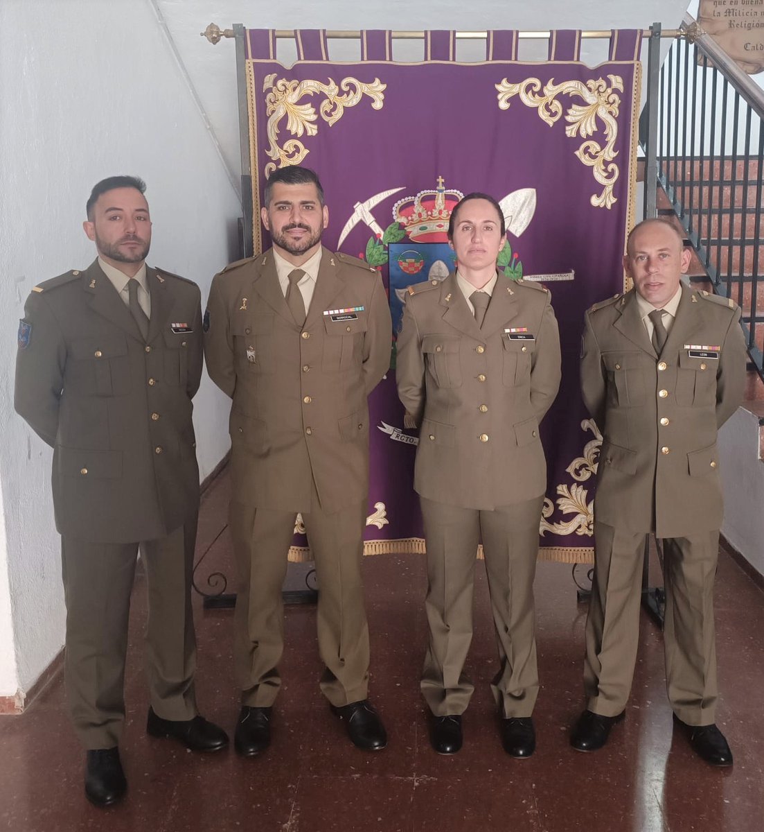 COMGEMEL_ET's tweet photo. Desde la #COMGEMEL felicitamos a los nuevos Cabos 1º del #RING8 por su reciente ascenso. Un paso importante en su trayectoria militar, que refleja compromiso, esfuerzo y vocación de servicio. Mucho éxito en esta nueva etapa.
@MCANA_ET @EjercitoTierra https://t.co/ETirnjIXs0