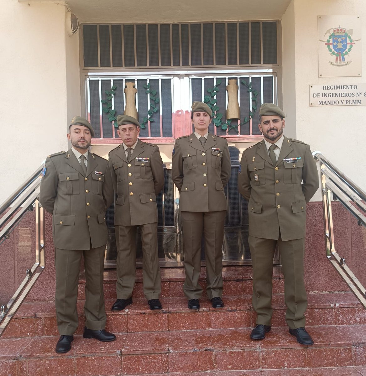 COMGEMEL_ET's tweet photo. Desde la #COMGEMEL felicitamos a los nuevos Cabos 1º del #RING8 por su reciente ascenso. Un paso importante en su trayectoria militar, que refleja compromiso, esfuerzo y vocación de servicio. Mucho éxito en esta nueva etapa.
@MCANA_ET @EjercitoTierra https://t.co/ETirnjIXs0