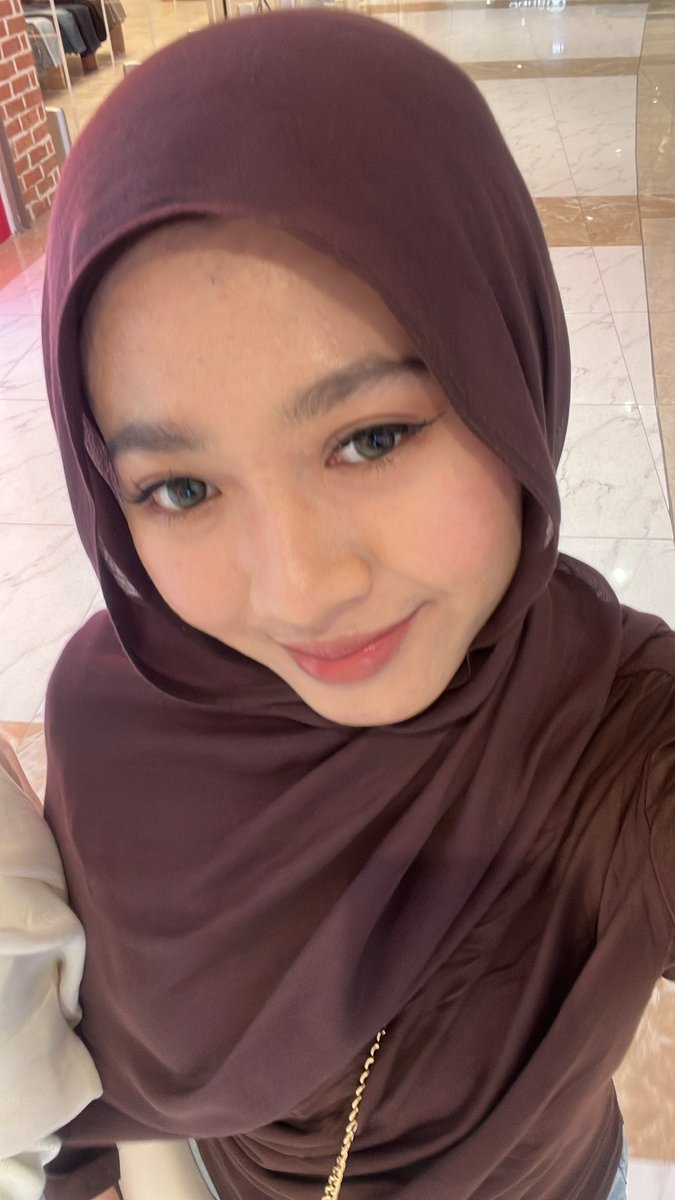 ohmyjew's tweet photo. @womanfeeds_id ini aku pake lip vinyl pixy 07+03 diombre, cantik banget glosy, ga berat ga lengket trs awet bgtt

https://t.co/RFKb9z1ESy https://t.co/CS9PwvFbew