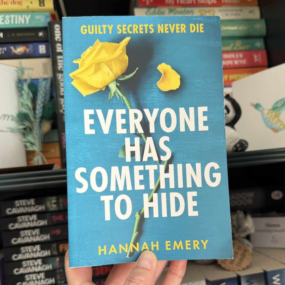 shonaholmes23's tweet photo. ๐๐ฎ#BookPost๐๐ฎ
Another stunning cover with this copy of #EveryoneHasSomethingToHide by #HannahEmery
I love the sound of secrets being revealed under the cloak of a Masquerade Ball, that definitely has my attention!
Huge thanks to @0neMoreChapter_ for sending๐
#BookTwitter https://t.co/JSBuZxJN9z