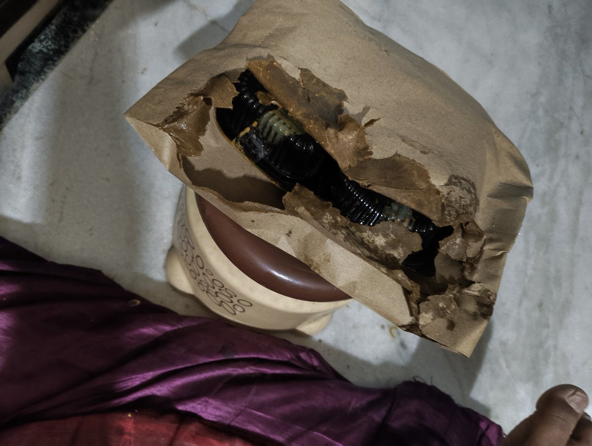 Deepankark4's tweet photo. @zomato @zomatocare Very disappointing experience with @zomato.

Received spoiled food with damaged packaging. Already shared photos with support but they asked me to email and wait 24 hours for resolution.

Order ID: 7905229560 https://t.co/dmSQLuKsVU