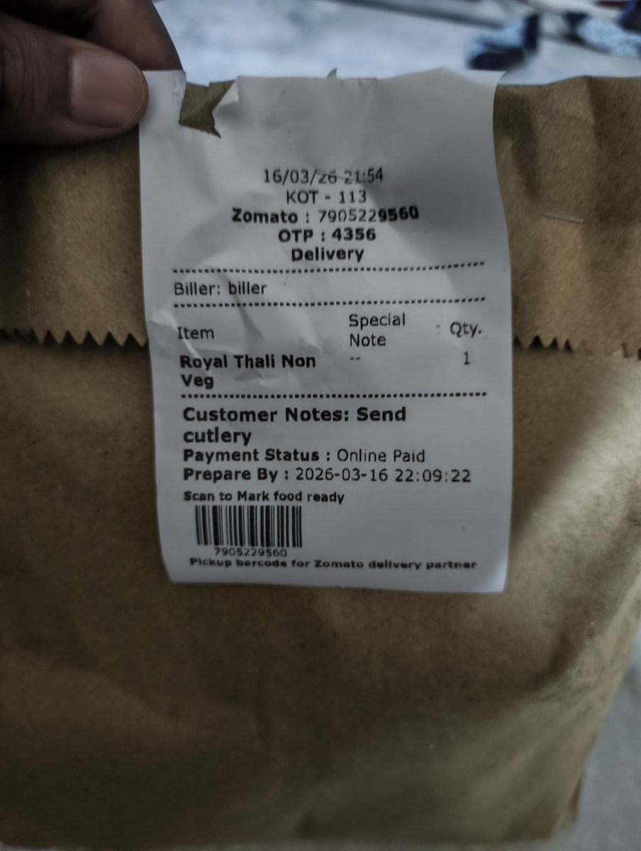 Deepankark4's tweet photo. @zomato @zomatocare Very disappointing experience with @zomato.

Received spoiled food with damaged packaging. Already shared photos with support but they asked me to email and wait 24 hours for resolution.

Order ID: 7905229560 https://t.co/dmSQLuKsVU