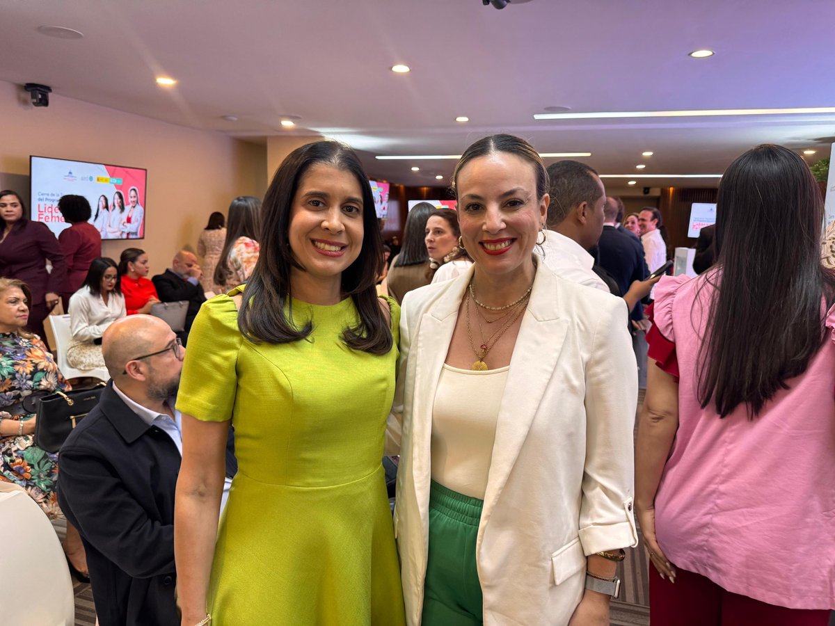 ADOCEMRD's tweet photo. Celebramos el talento femenino que sigue abriéndose paso en la industria. Resaltamos con orgullo que 2 colaboradoras de Cementos Argos y 2 de Cementos Progreso formaron parte de esta cohorte, representando el compromiso del sector cementero con el fortalecimiento del liderazgo. https://t.co/SY0nl5EfvH
