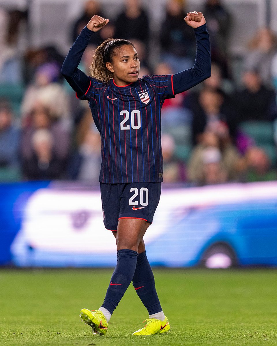 justwsports's tweet photo. The USWNT forward is set to earn a fully guaranteed ~$8M over 5 seasons breaking the previous record set by Trinity Rodman's multimillion contract signing in January, via @Sportico. https://t.co/ddaZeQ5iQf