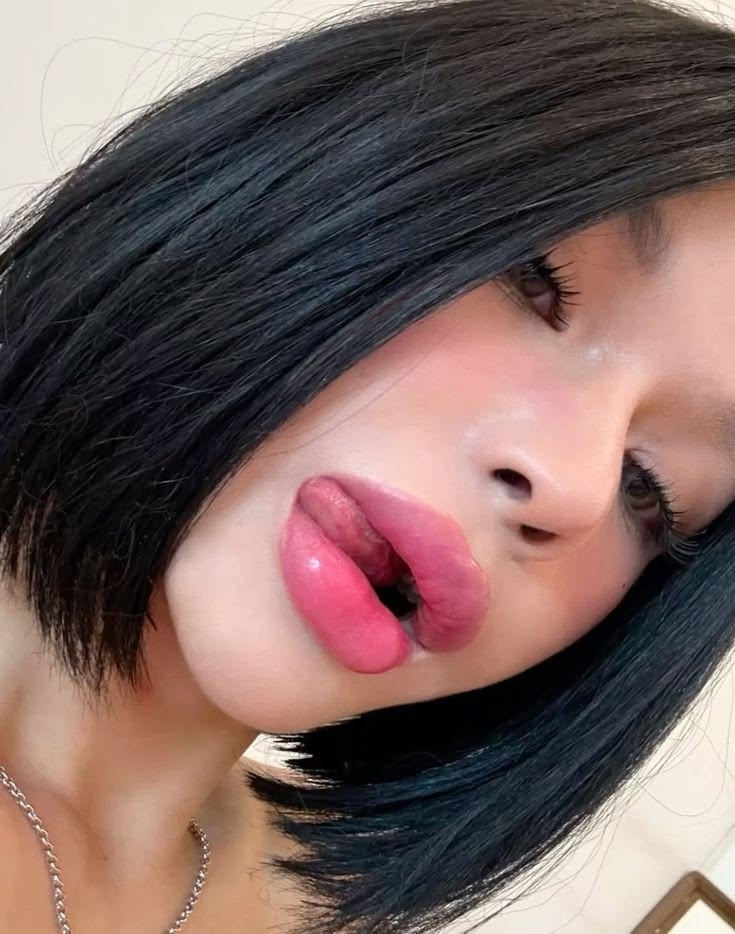 Kissy missy💋 tweet media