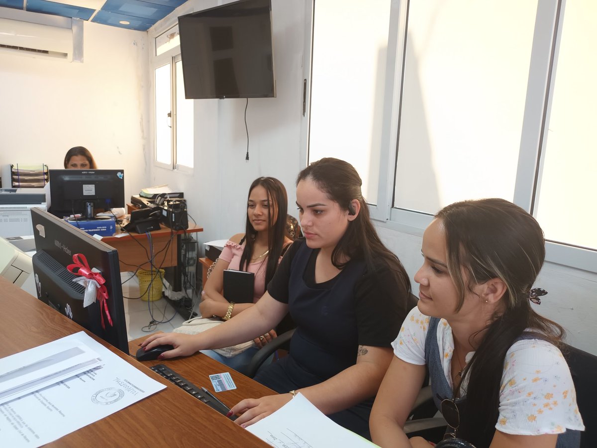 ETECSAGranma's tweet image. En la unidad comercial Jesús Menendez se capacitan estudiantes del curso de formación de Ejecutivos Comerciales de #Etecsa