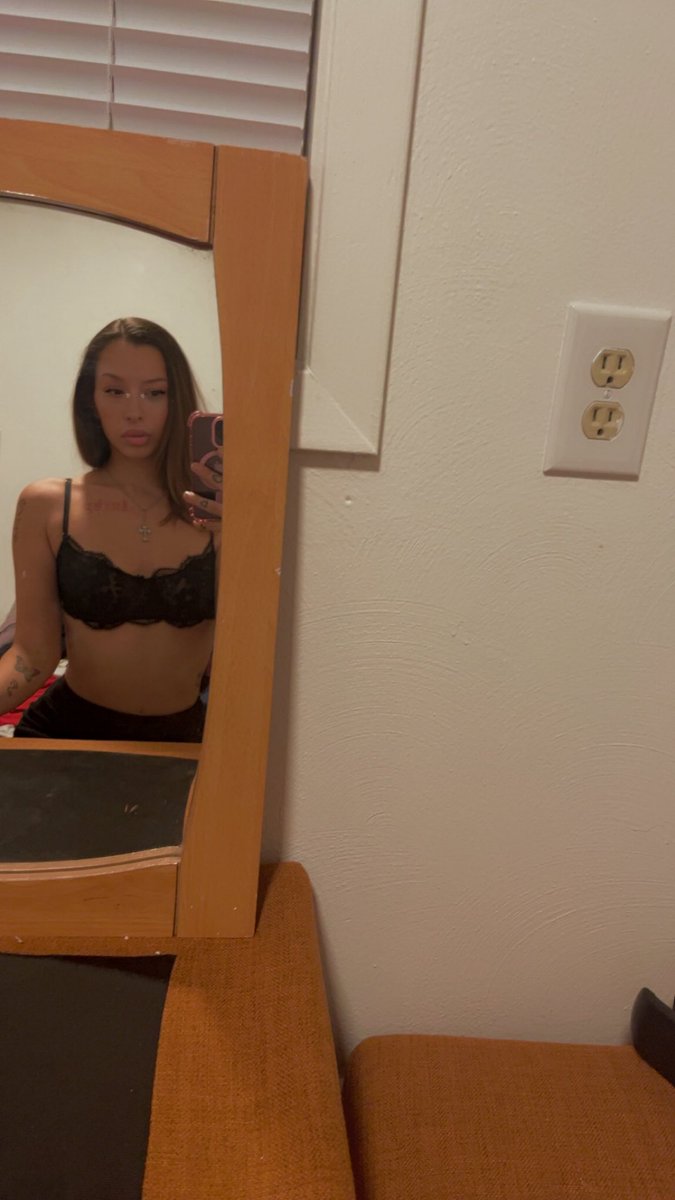 NaiLynn222's tweet photo. I took a few pics tonight… not sure if I should post the rest 😌
link in bio https://t.co/VNoj3mU9l2