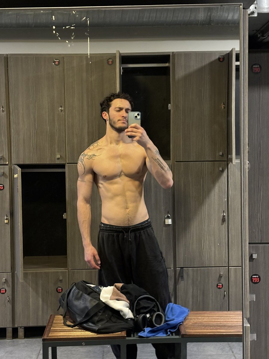 Ark@ Fabi0 tweet media