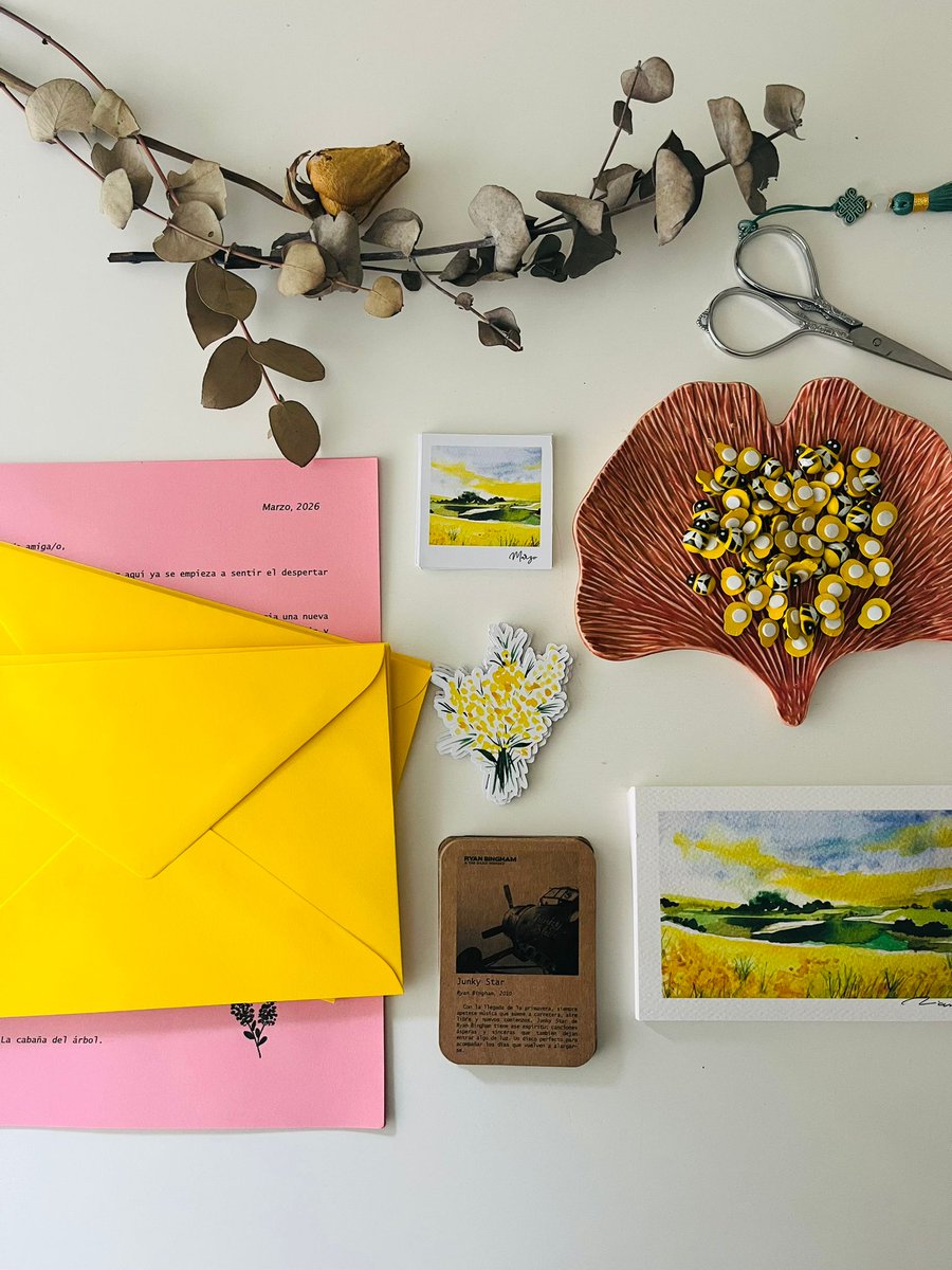 vianabanjo's tweet photo. Tarde de montar las cartas de todos los miembros nuevos del Club de la Cabaña del Árbol y del Club del Bordado ♥

Si te apuntas hoy, te envío la del mes de marzo ya mismo:
🌻 https://t.co/RwgHs1lm5U https://t.co/DERps5c2HZ