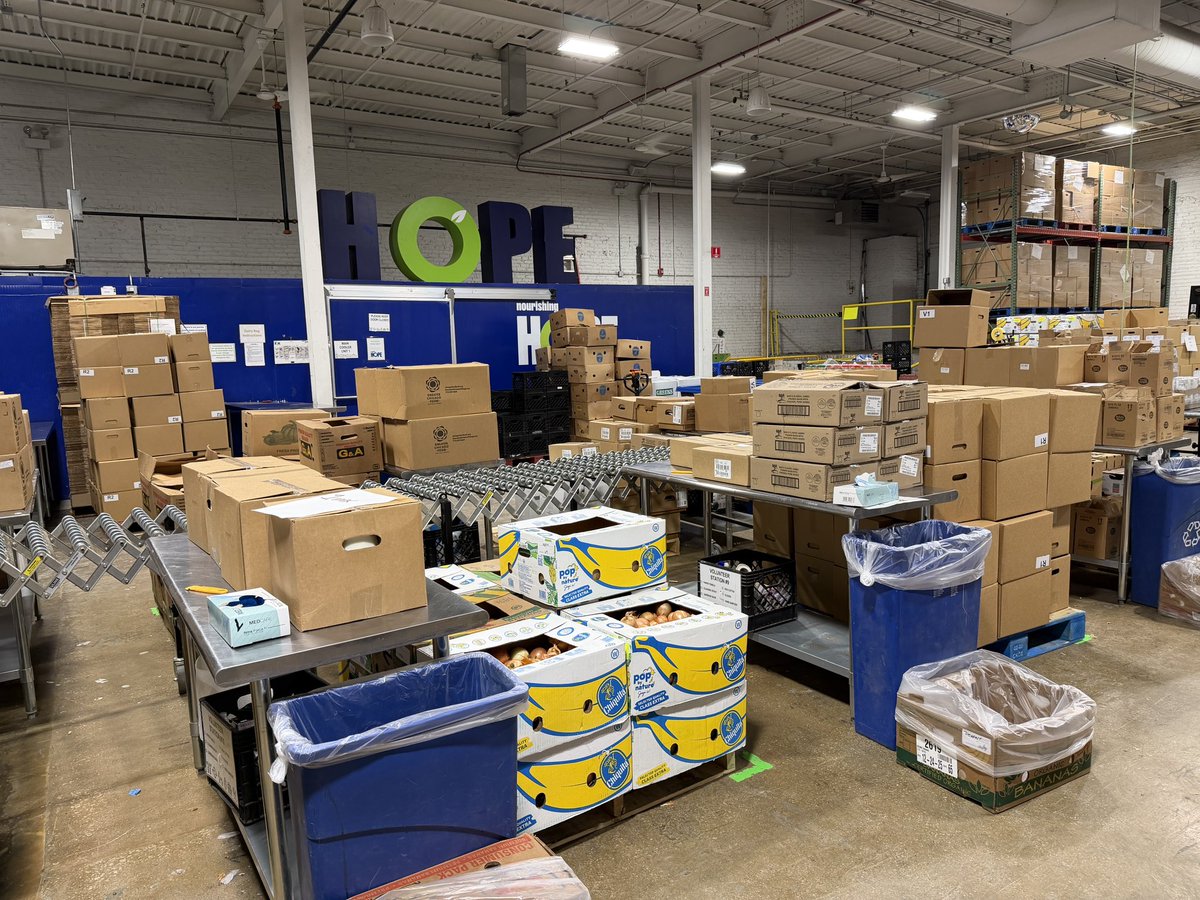 MattKurtzman's tweet photo. How did I spent my St. Patty's Day? Why, volunteering of course. Enjoyed joining my fellow @GayForGood Chicago family at @NourishHopeChi in West Town , filling boxes with milk, eggs, baked goods, and proteins to help those suffering from Food Insecurity. 

#feedingamerica https://t.co/mc0kzIqxTu