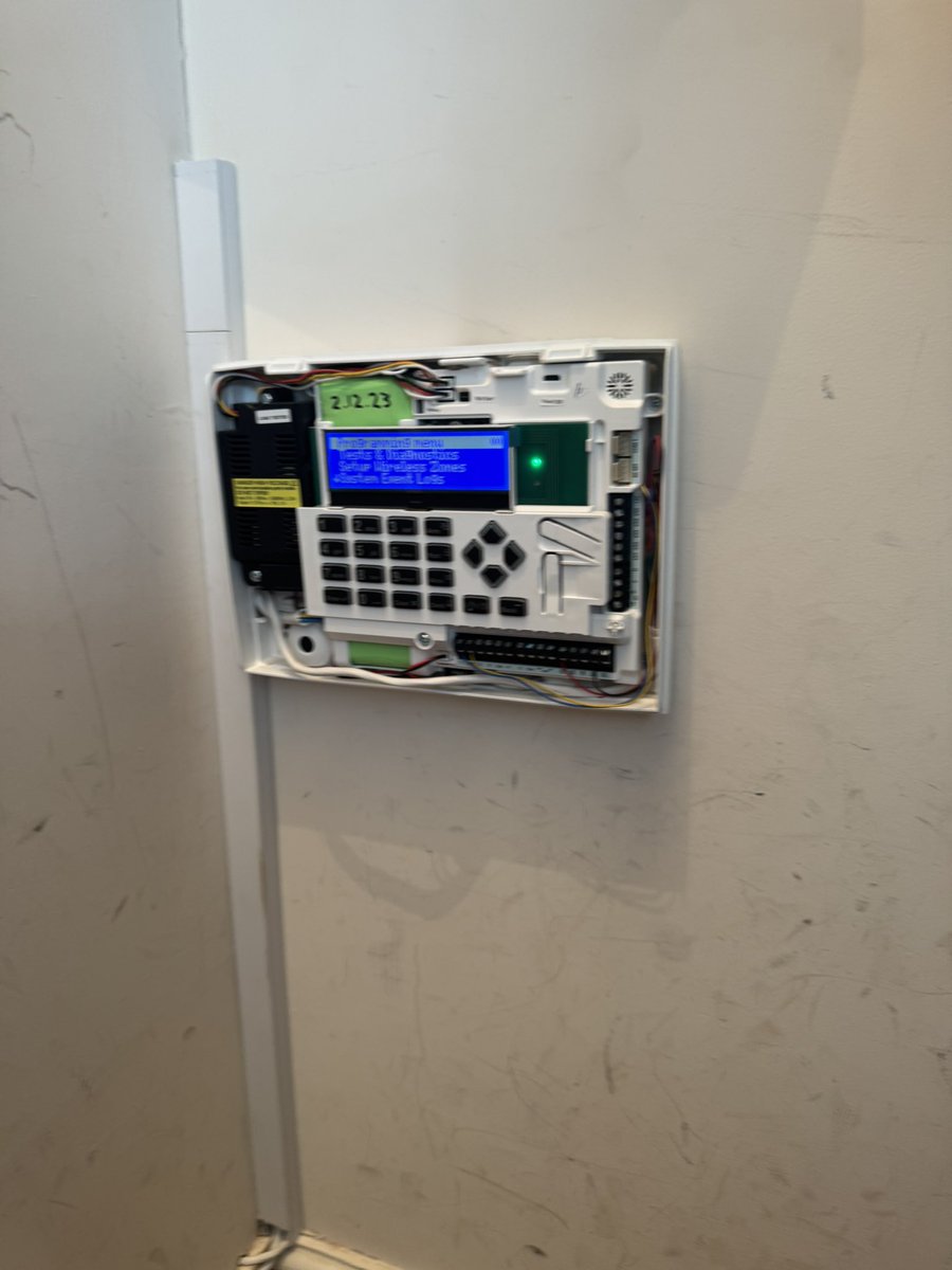 SuffolkPrestige's tweet photo. Upgraded a problematic system today with a new HKC HUB70. Customer is extremely happy with the upgrade with noticeable improvements with app performance and RF keypad performance. @UkHkc https://t.co/Ie8G7i0wVe