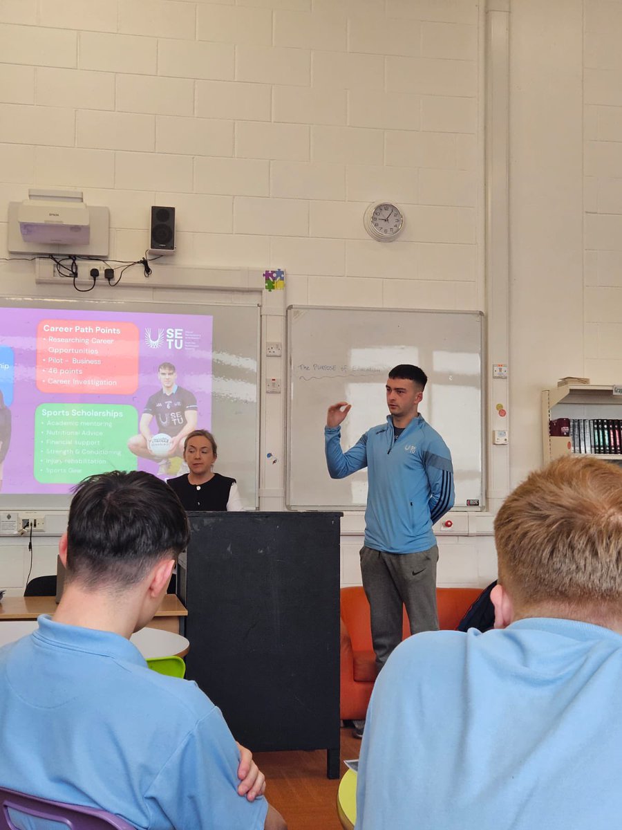 Coláiste Éamonn Rís tweet media