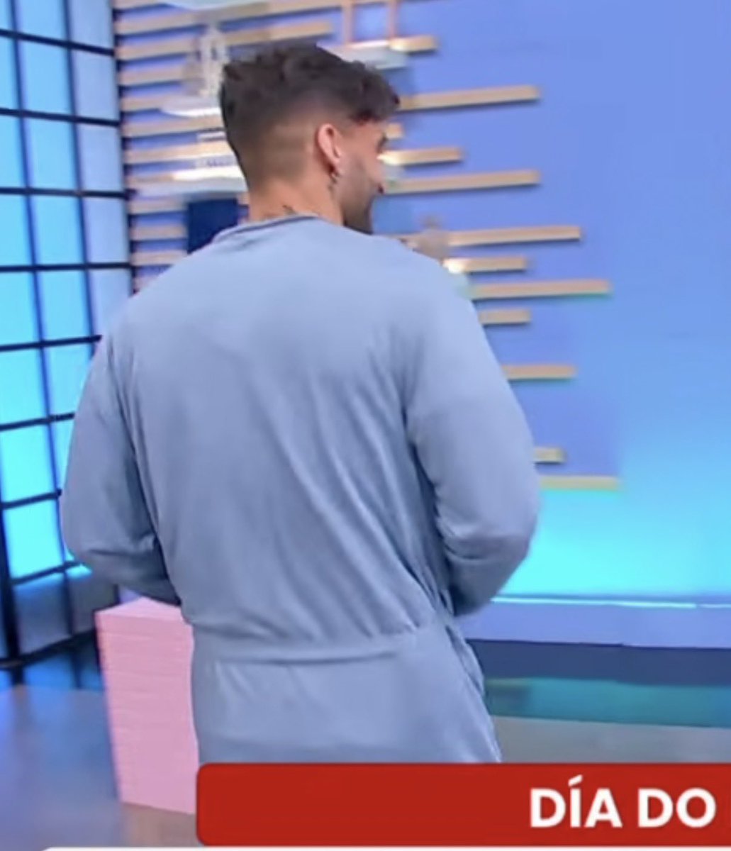 #QuenAndaAi está en bata está guapísimo 👏👏👏