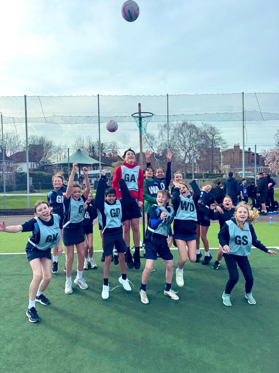 Laura Hardy tweet media