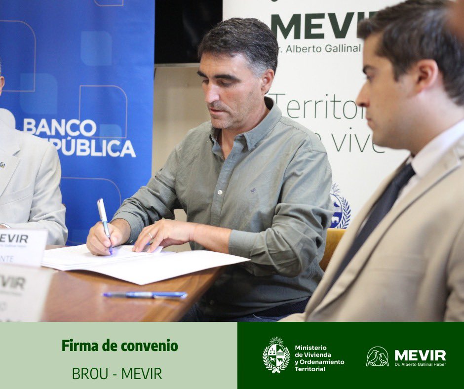 MevirOficial's tweet photo. 🤝 Firma de acuerdo entre MEVIR y BROU

➡️ Se firmó un importante acuerdo cuyo objetivo es la realización de una campaña especial que promueve nuevas formas de financiación https://t.co/SCacZPR3I0