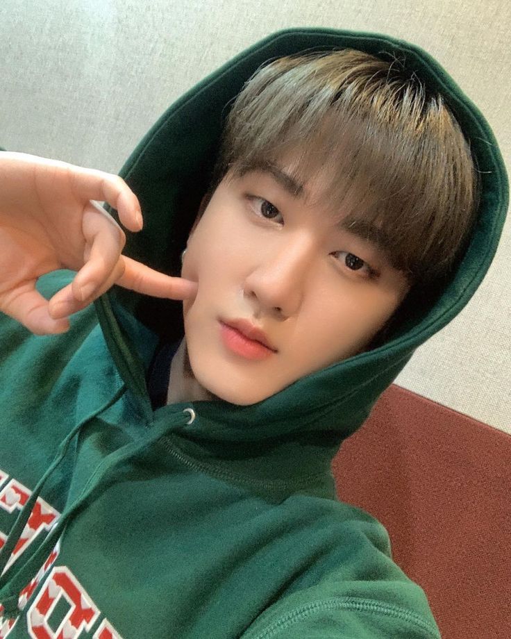 strawariberri's tweet photo. changbin- jhoome jo pathaan ✷ https://t.co/y1xR3CtXn4
