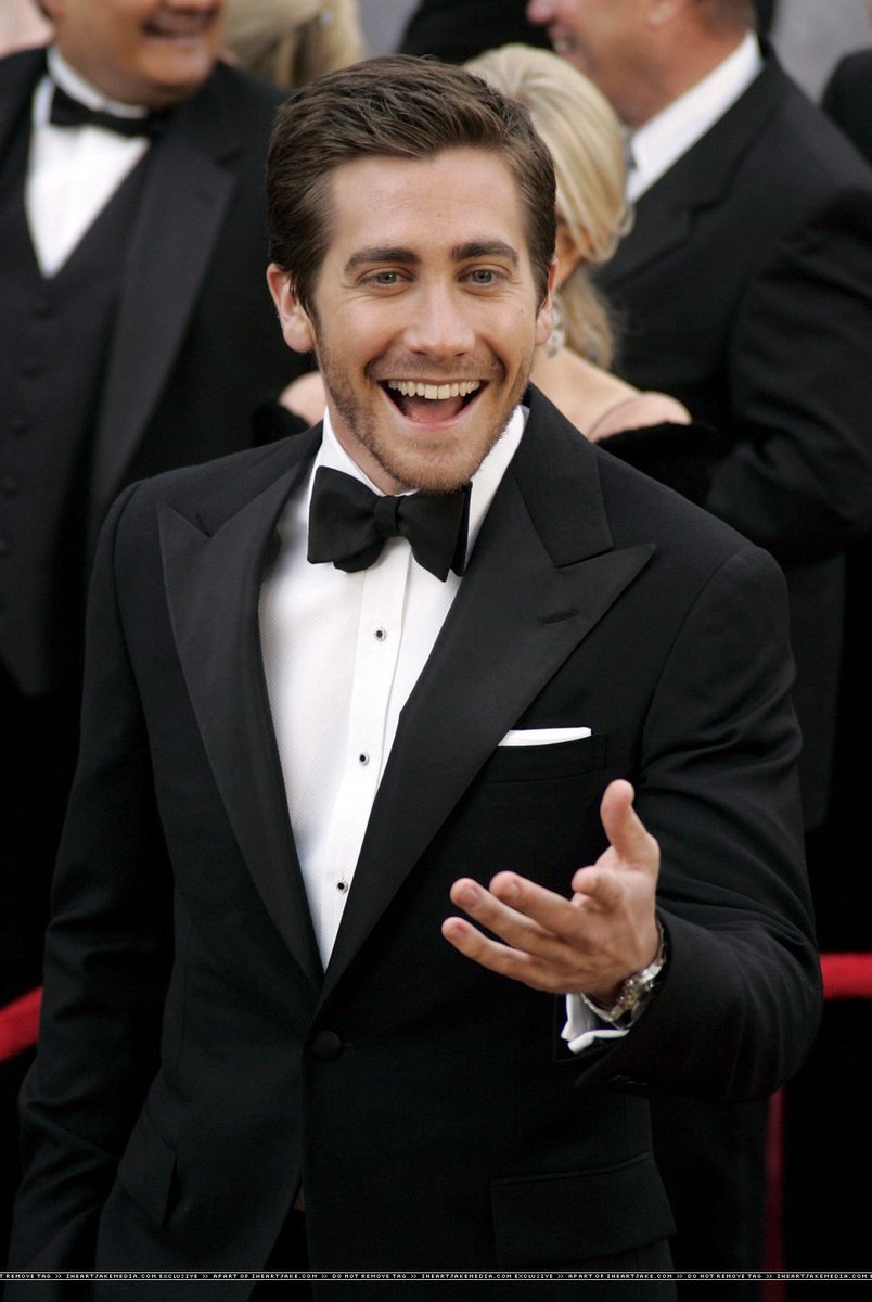 jake gyllenhaal daily ☆ tweet media