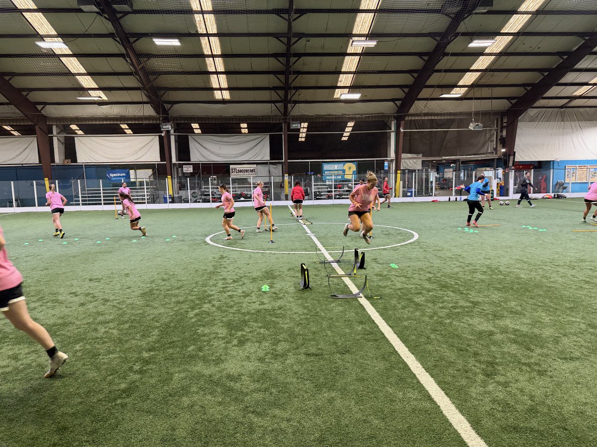 MUSaintsSoccer's tweet image. MUW⚽️ with an early morning training session bc of this CRAZY St. Louis weather…many 🙏 to @VettaSports Concord!  Spring break last week so we got our legs moving with some SAQs, passing patterns, keep away, and off to goal…very productive Monday back👏👍🙏!!
#embracetheprocess