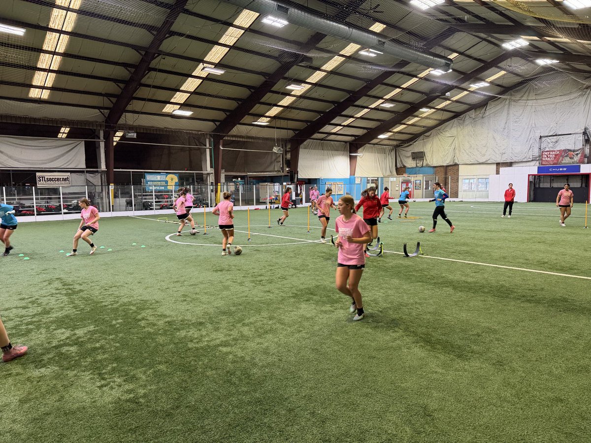 MUSaintsSoccer's tweet image. MUW⚽️ with an early morning training session bc of this CRAZY St. Louis weather…many 🙏 to @VettaSports Concord!  Spring break last week so we got our legs moving with some SAQs, passing patterns, keep away, and off to goal…very productive Monday back👏👍🙏!!
#embracetheprocess
