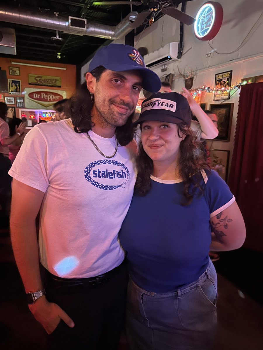 averyluna tweet media