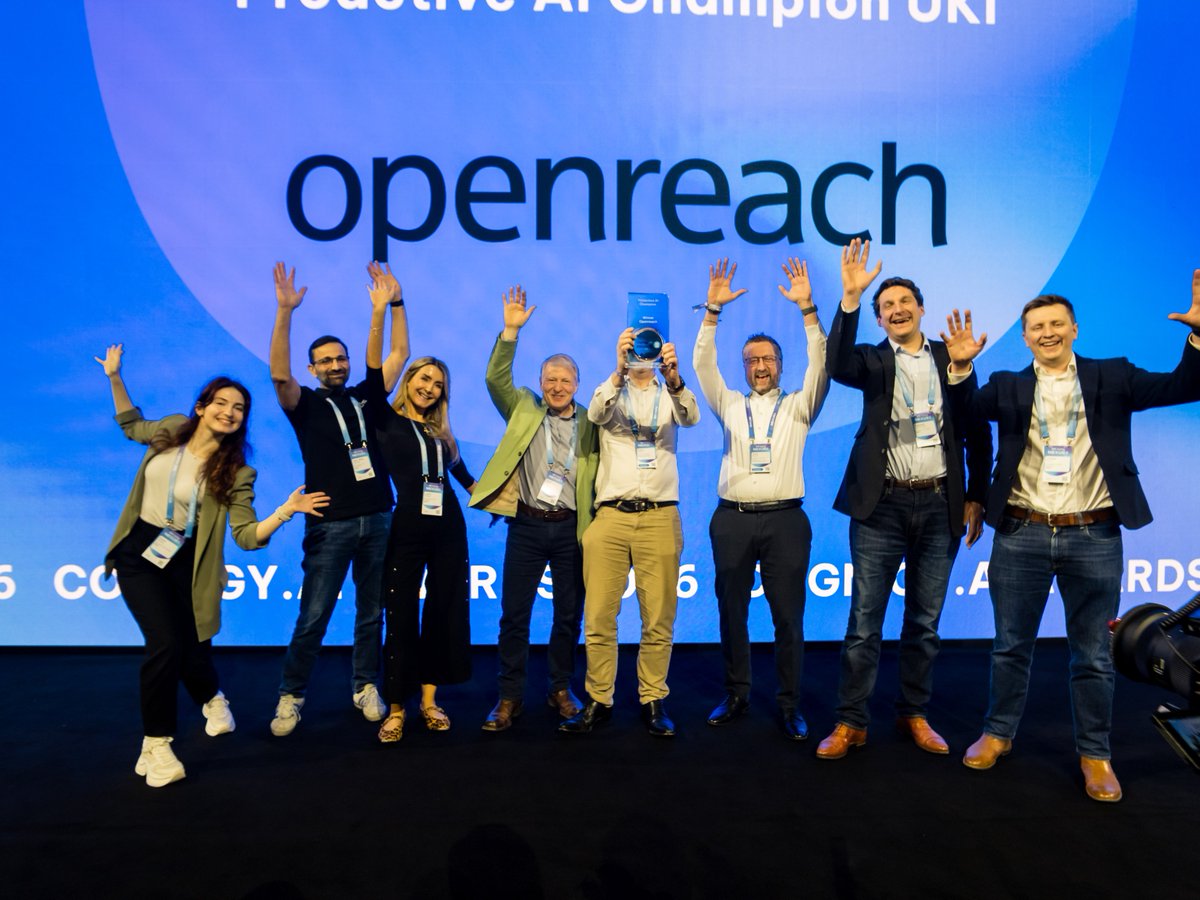 WeAreOpenreach's tweet image. We’re the Proactive AI Champion UKI, after transforming the move from copper to #FullFibre using NiCE’s Proactive AI Agent! 🏆

Plus… we’ve won the PCIAW Includive #PPE Award 2025 for our new jacket, designed in partnership with Arco and Gore-Tex for female engineers 💙