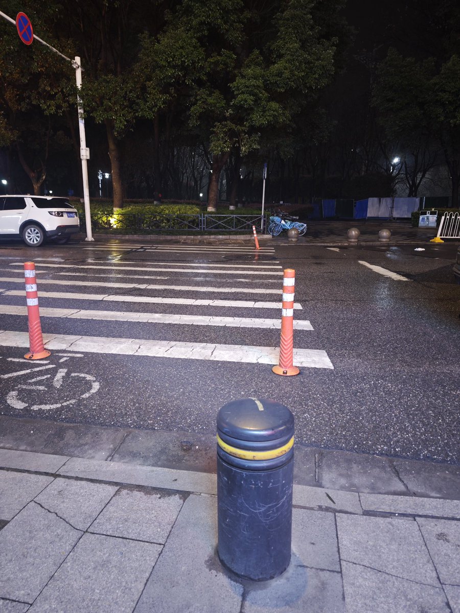MklcpsC's tweet photo. 总有那么一段时间，整个城市，只属于你。如果你无法走进那份安宁，就用咖啡为今天画上休止符吧。 https://t.co/f351gFaJrY