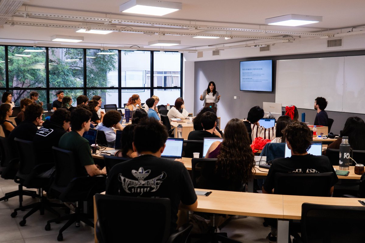 ¡Bienvenidos a la #UniversidadDePalermo! 📚🆙 Recibimos a los estudiantes de 1° año que hoy comienzan sus carreras en modalidad online y presencial y se suman a los estudiantes avanzados. 
¡Les deseamos a todos un gran semestre!