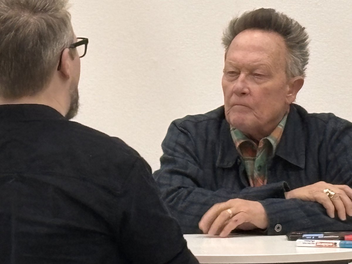 MrHand42's tweet photo. A picture of me and Robert Patrick from yesterday. He's a truly nice guy 👍🦾
#RobertPatrick #T1000 #Terminator #SciFiConvention #Jönköping #MovieLegends #ConventionLife #HorrorFam #SciFiMässan @SciFiWorld_se https://t.co/be85REIGw3