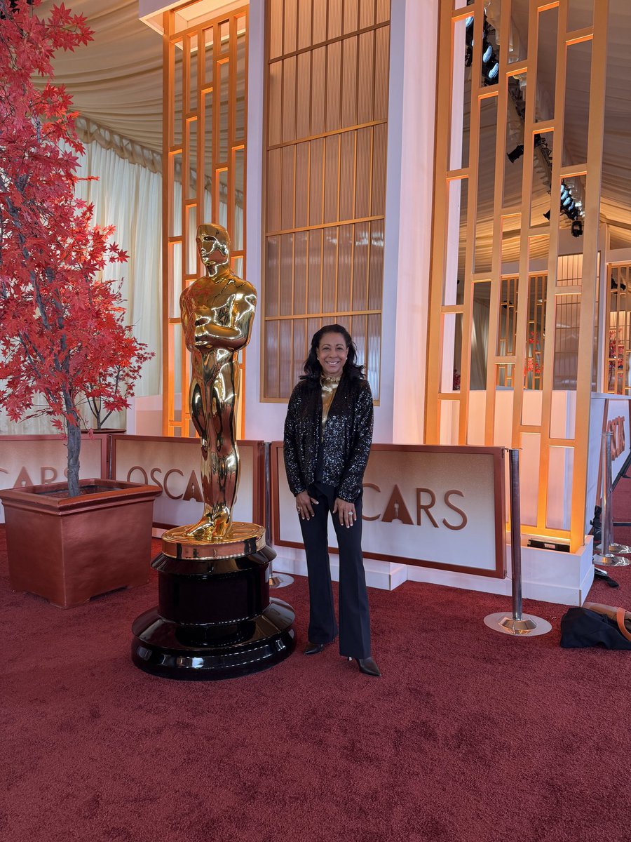 KarenGAlexander's tweet photo. Blessed and thankful to work another year on the #Academy Awards!! Working on the main show with Conan O’Brien was a JOY! I took a moment to visit the red carpet. 🙌🏽🙌🏽
#Oscars
#awardshow
#rehearsalactor https://t.co/qkE8DtuahB